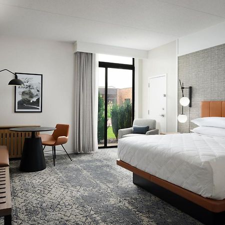 Sheraton Grand Rapids Airport Hotel Каскейд Экстерьер фото