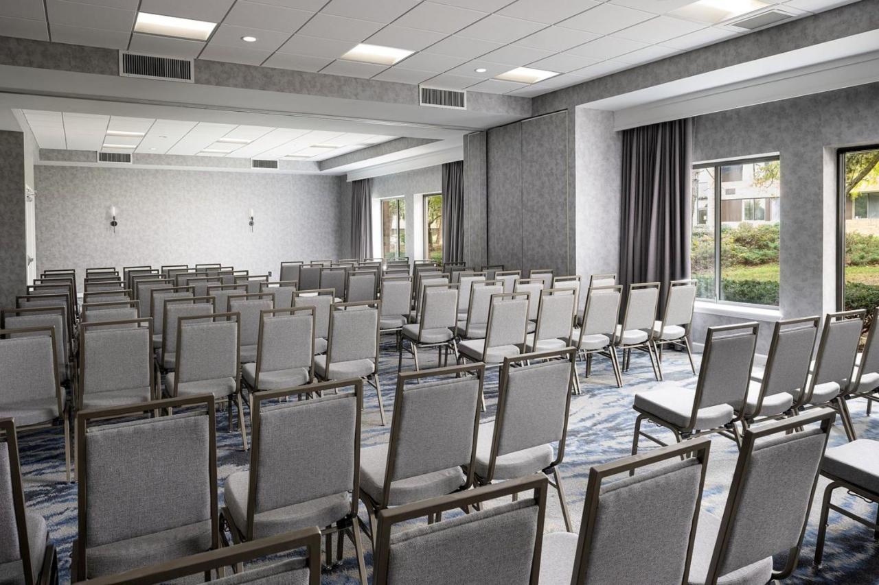 Sheraton Grand Rapids Airport Hotel Каскейд Экстерьер фото
