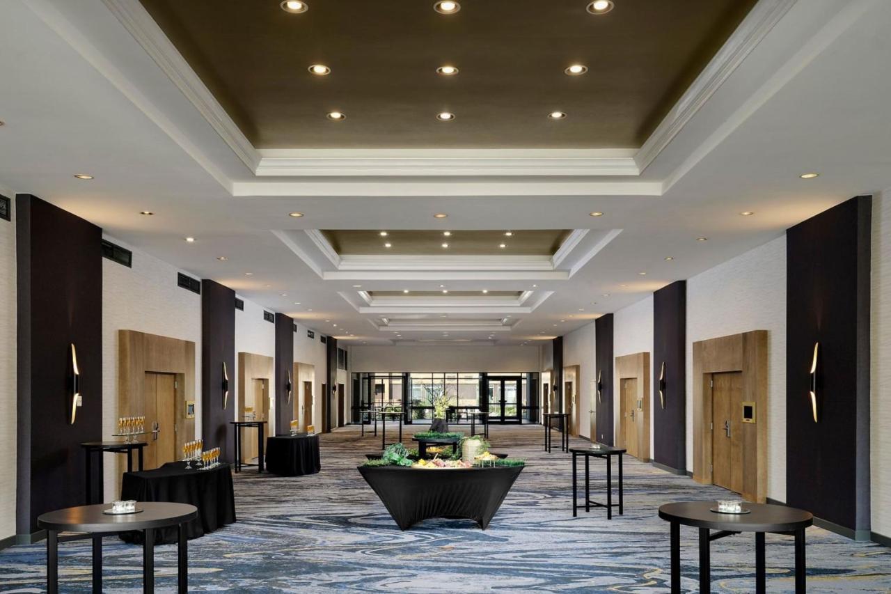 Sheraton Grand Rapids Airport Hotel Каскейд Экстерьер фото
