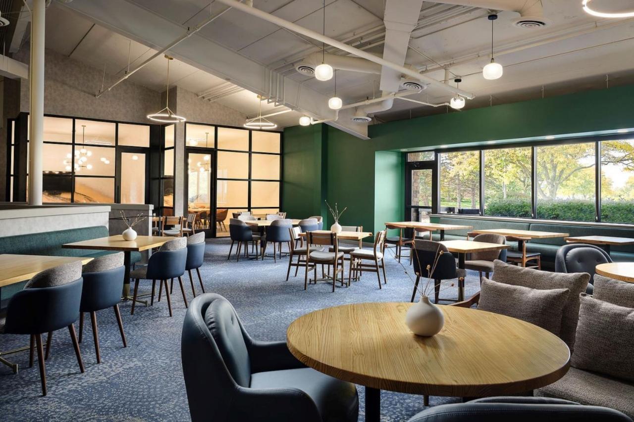 Sheraton Grand Rapids Airport Hotel Каскейд Экстерьер фото