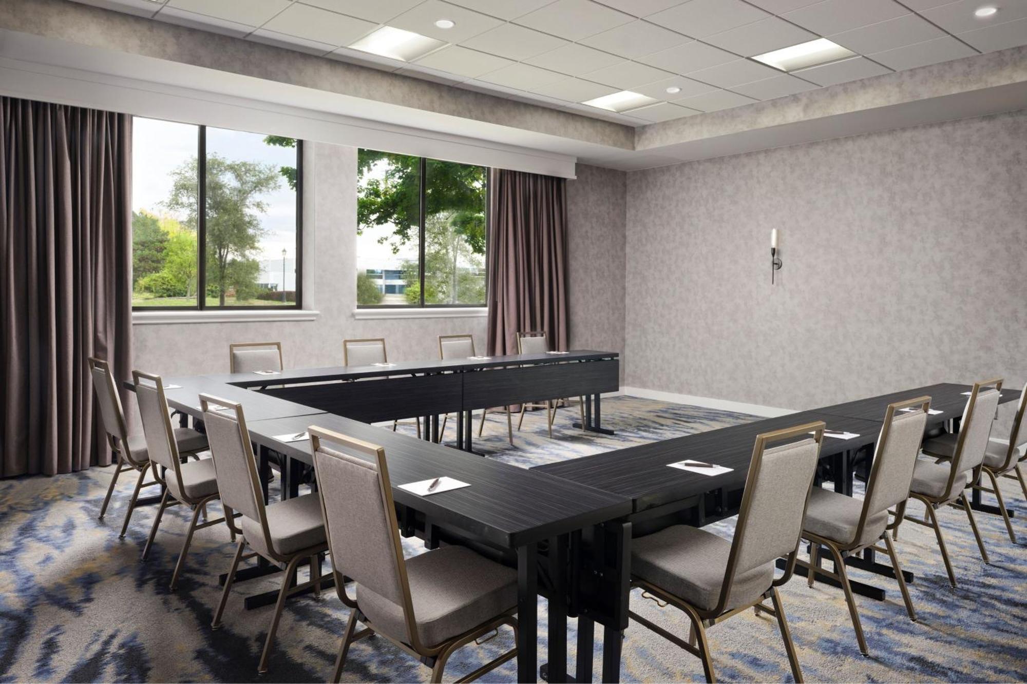 Sheraton Grand Rapids Airport Hotel Каскейд Экстерьер фото