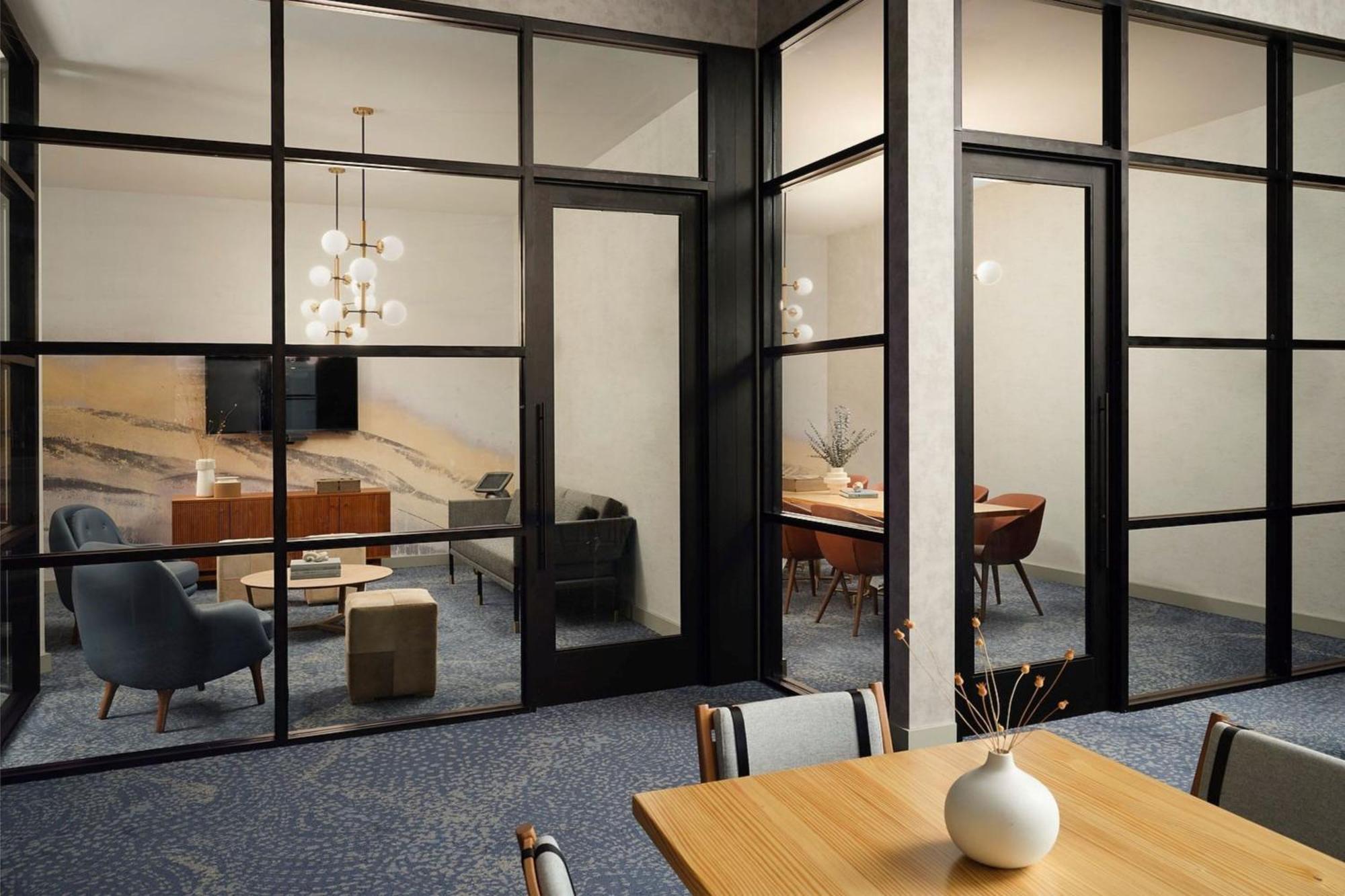 Sheraton Grand Rapids Airport Hotel Каскейд Экстерьер фото