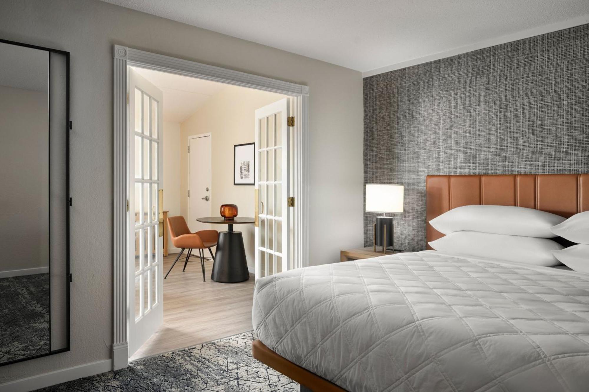 Sheraton Grand Rapids Airport Hotel Каскейд Экстерьер фото