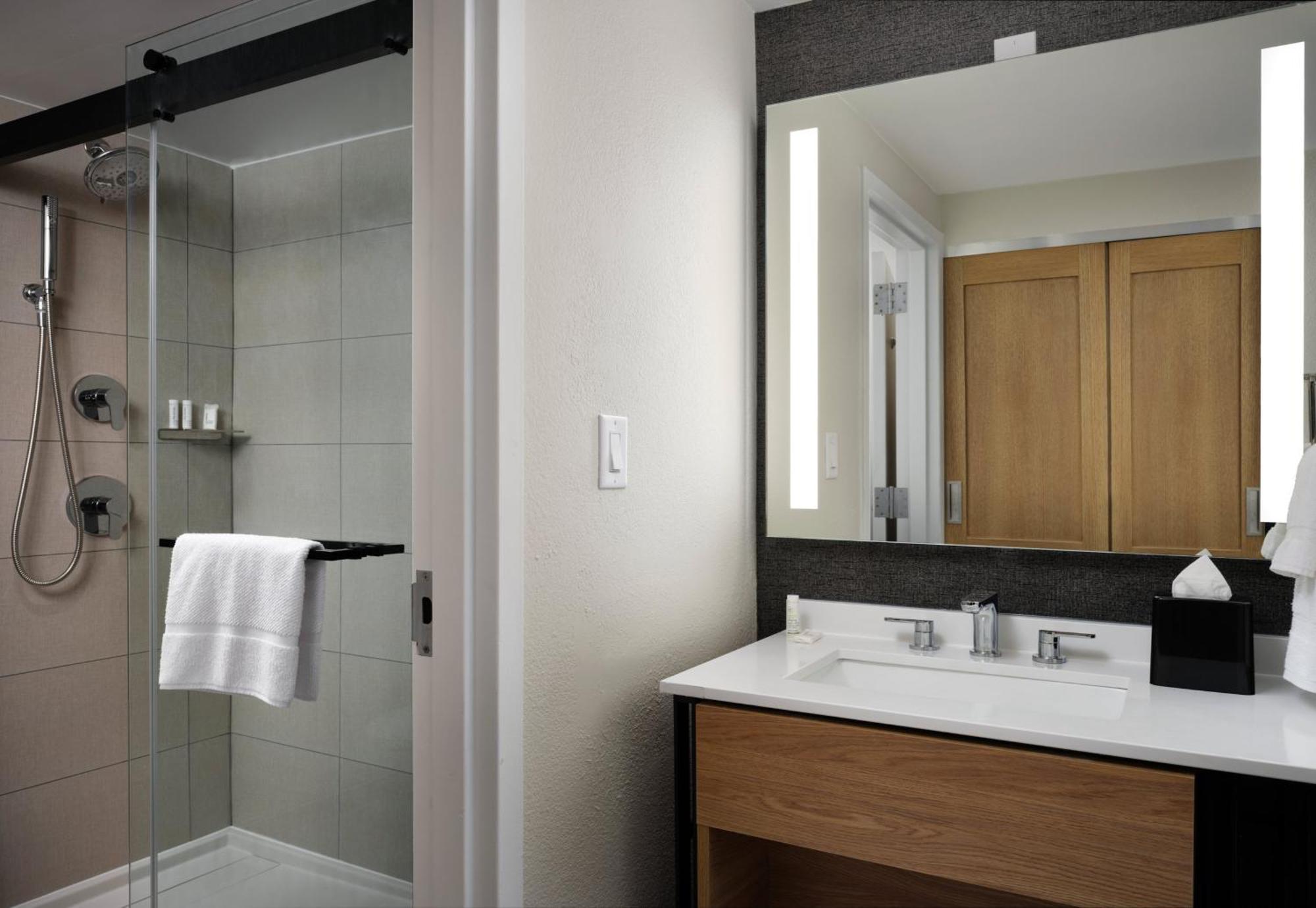 Sheraton Grand Rapids Airport Hotel Каскейд Экстерьер фото