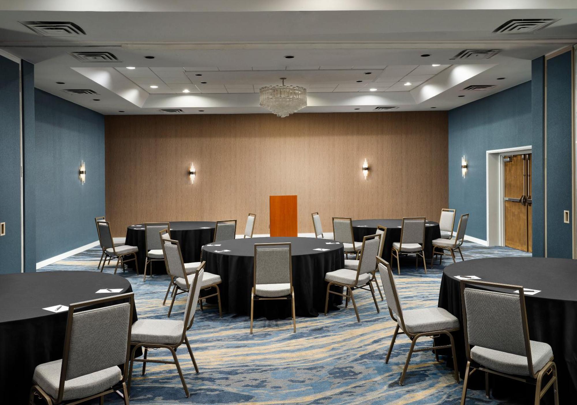 Sheraton Grand Rapids Airport Hotel Каскейд Экстерьер фото